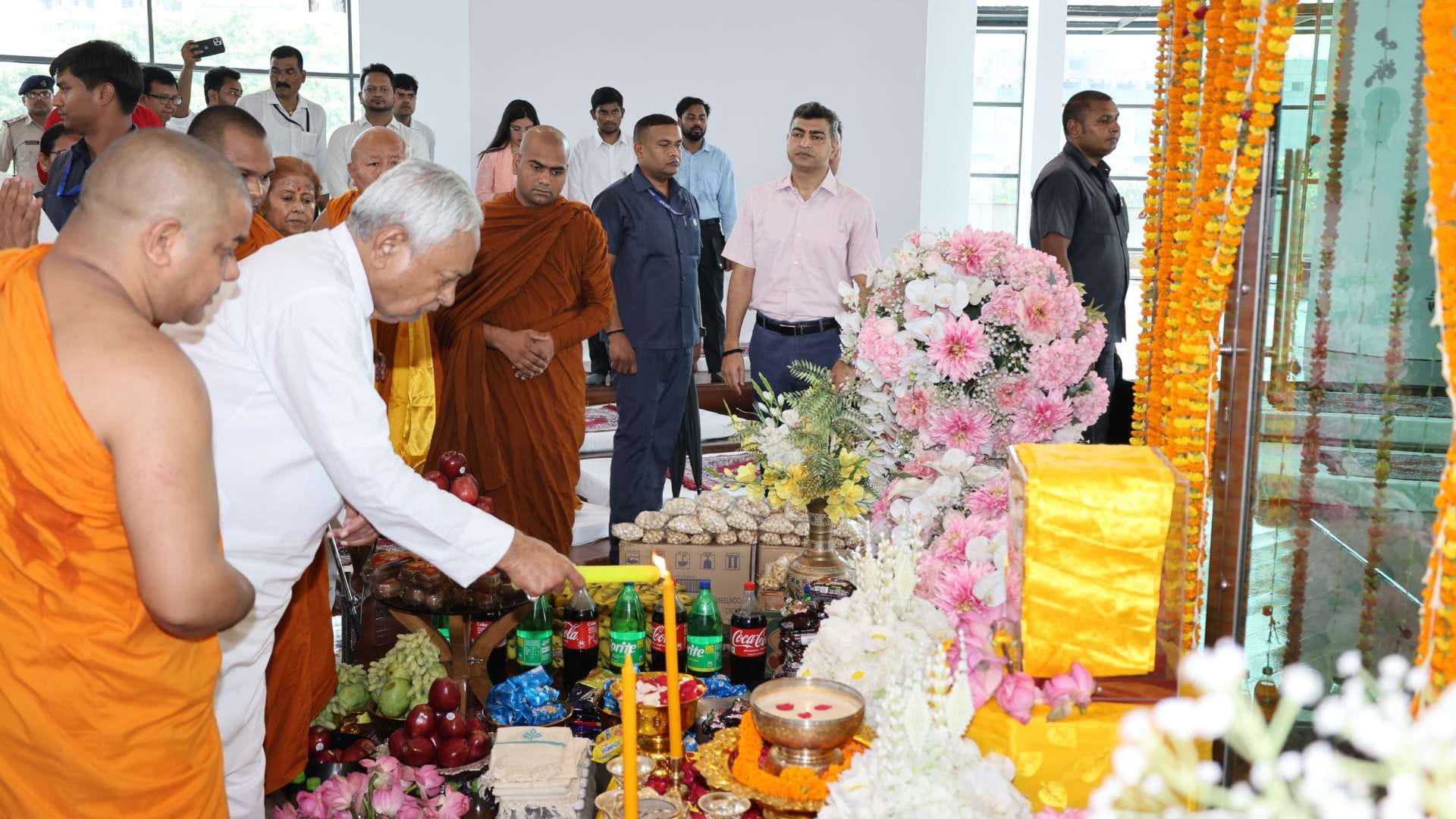 Bihar: On Buddha Purnima, CM Nitish prayed for peace and prosperity, offered prayers at Smriti Park