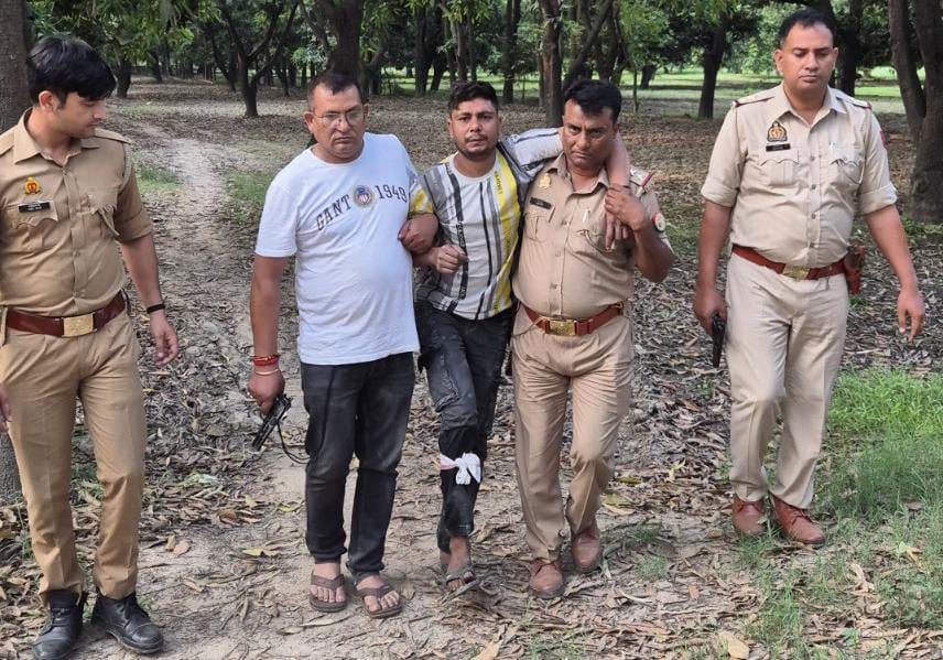 Saharanpur: Encounter between police and criminals travelling in a car, one criminal injured after being shot