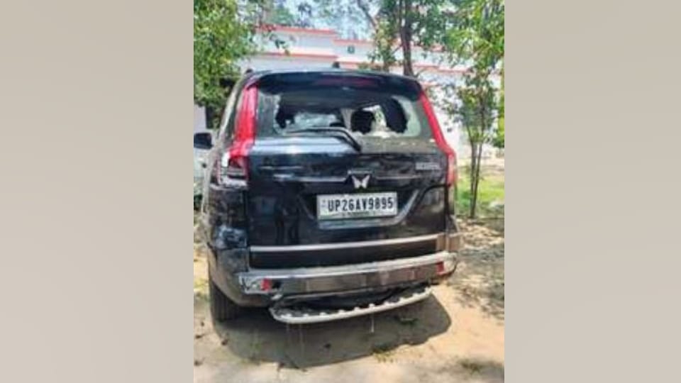 UP Crime News Woman Killed Four Injured After Car Runs Over Group Protesting Molestation in Pilibhit
