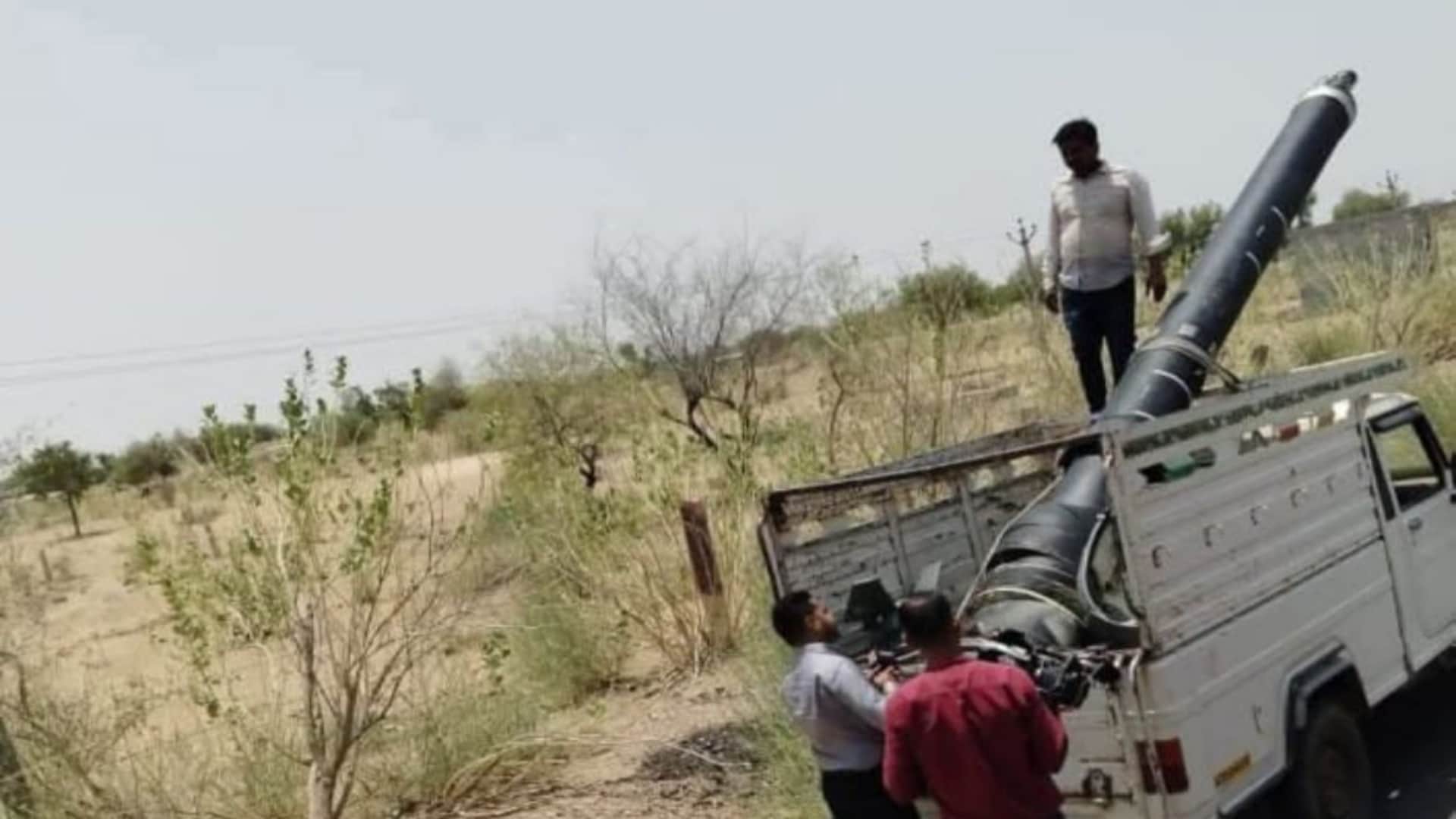 Jodhpur News: Pakistan's missiles became toys for children, youths took selfies with the debris
