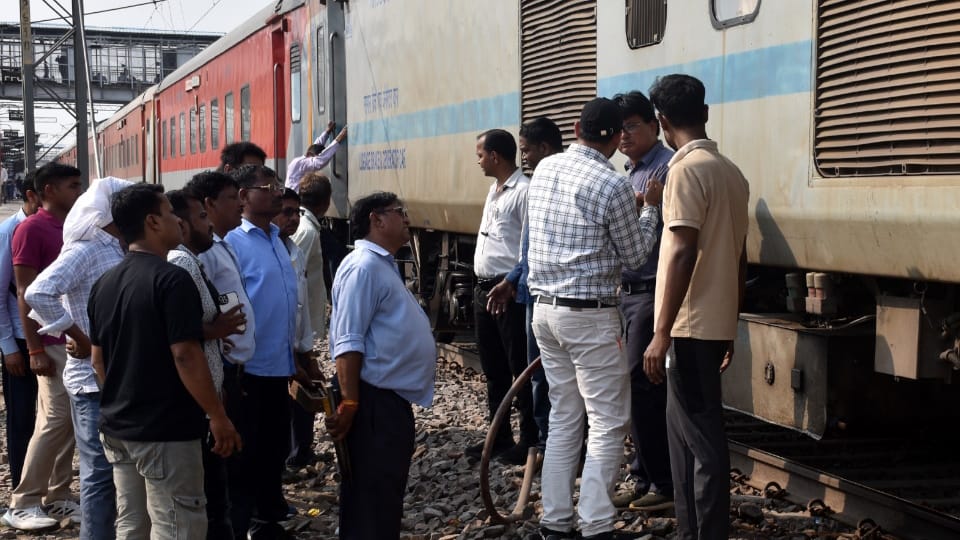 Sampark Kranti News Diesel Leaked from Sampark Kranti Over 120 KM Spark Could Have Turned Train into Fireball