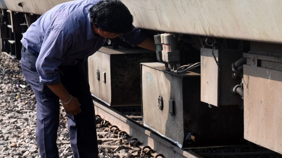 Sampark Kranti News Diesel Leaked from Sampark Kranti Over 120 KM Spark Could Have Turned Train into Fireball