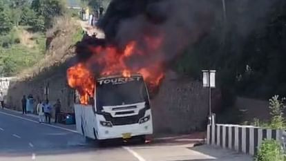 Himachal A bus carrying tourists going to Manali caught fire in Sundernagar all 19 tourists from Agra are safe