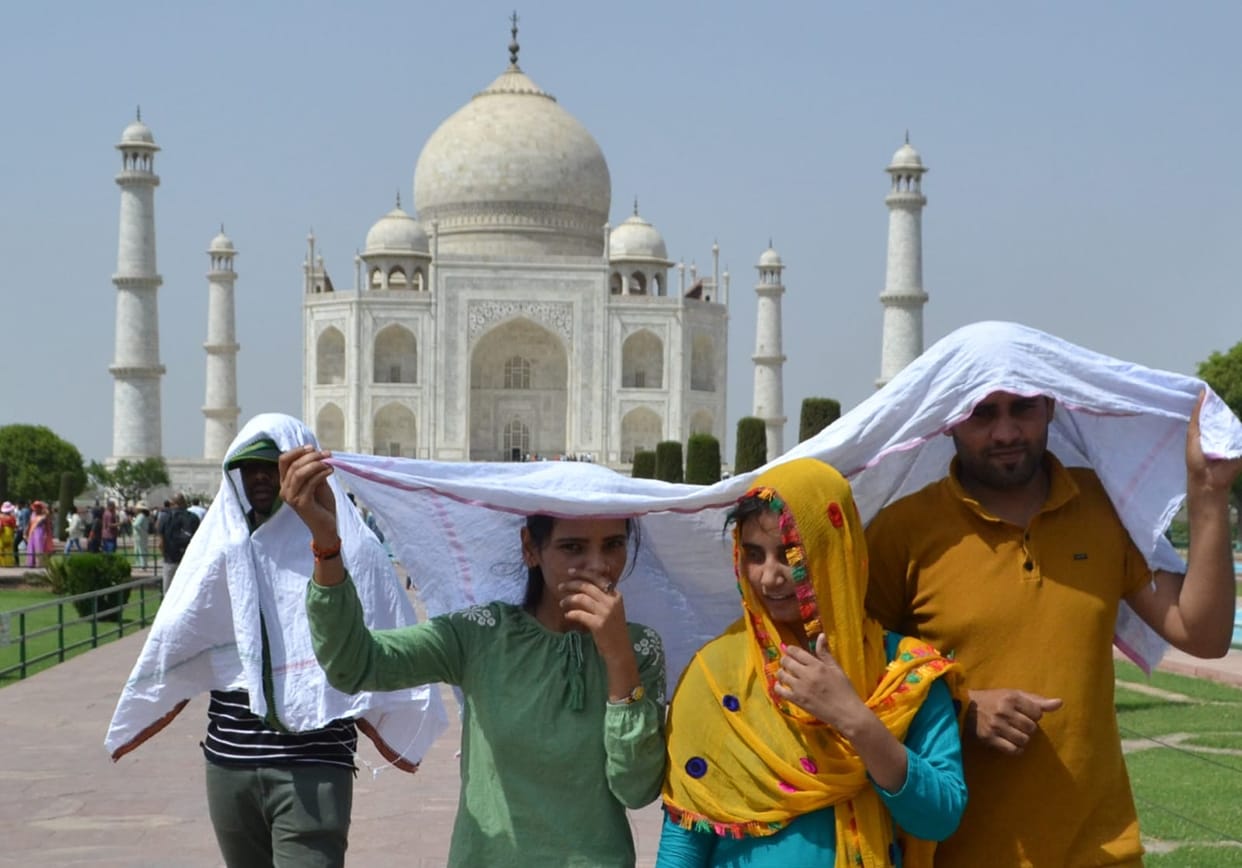 temperature reached above 40 degrees four tourists fell at Taj Mahal