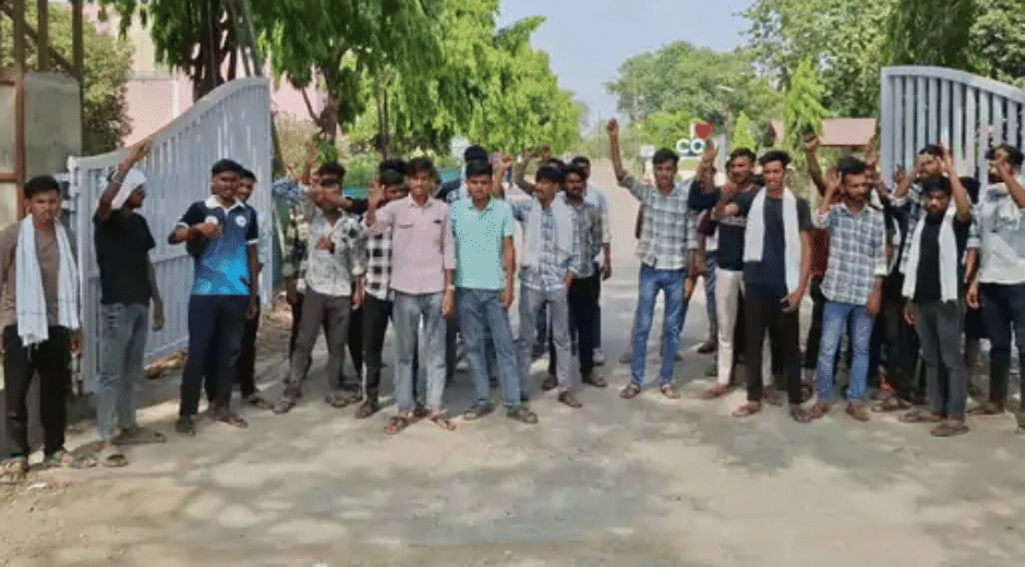 indore-news-agriculture-college-students-protest-dean-removal-investigation-report-delay