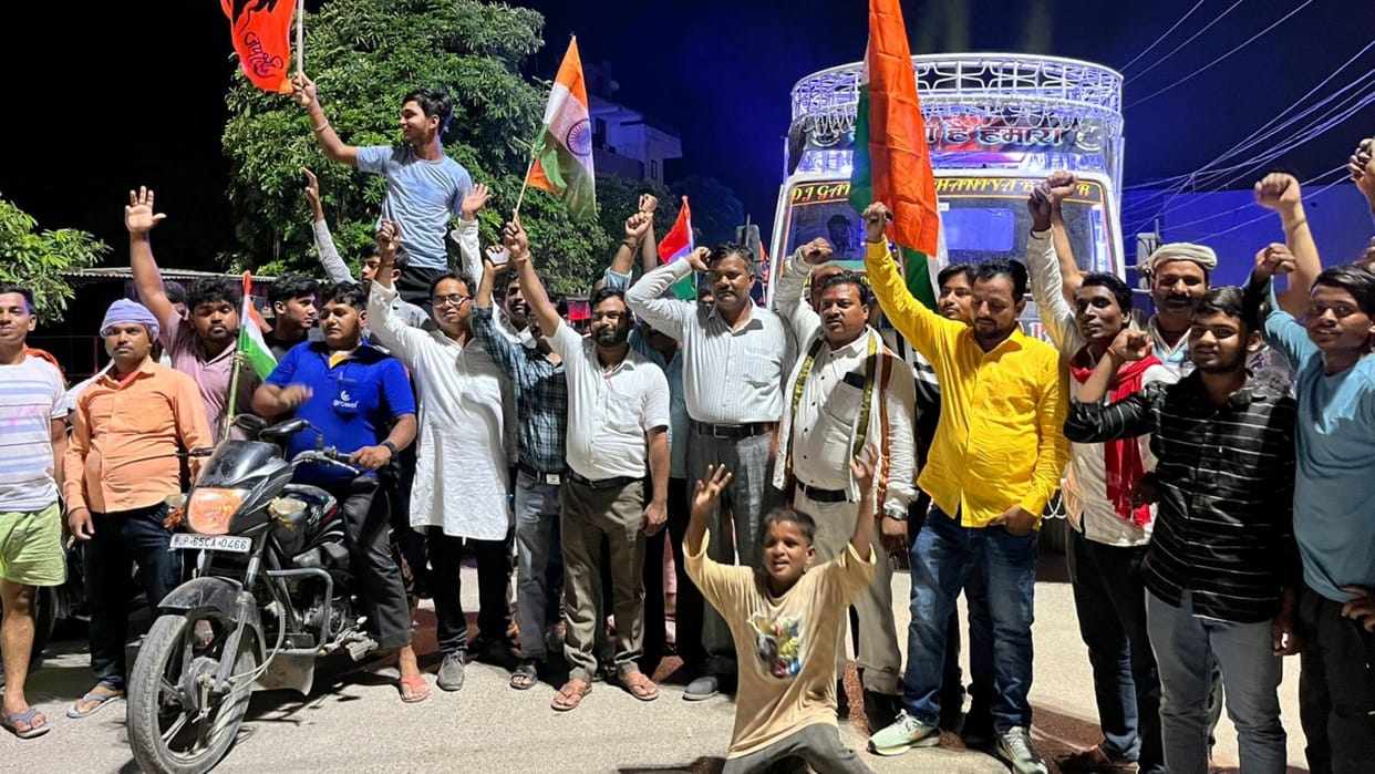 Warning rally of Vyapar Mandal against Pakistan in Varanasi