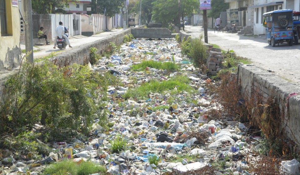Garbage in the drains of Aligarh