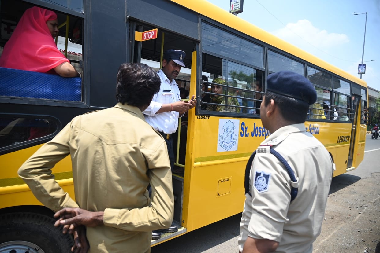 MP News: Special checking campaign at 19 places in Bhopal- Action taken on 126 buses running without fitness-i