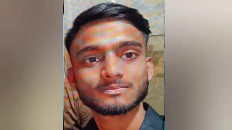 In Gorakhpur, A young man committed suicide by shooting himself in the chest with Baba's licensed gun