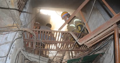 Kanpur Fire broke out in four shops in medicine market fire brigade brought it under control in three hours