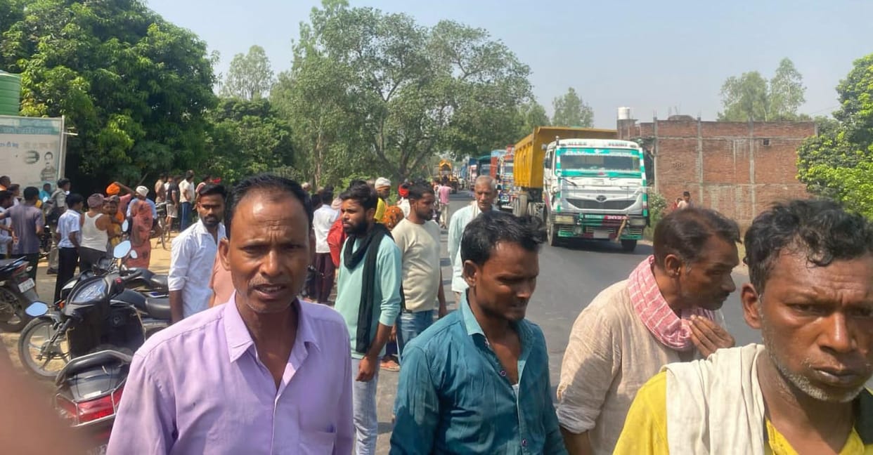 Unnao Road Accident Brother in law sister in law and child died in a collision with a dumper
