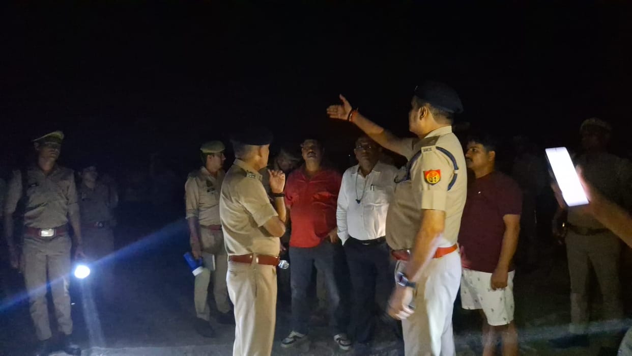 Hardoi Boat capsized in Ram Ganga river three people including brother and sister died four were saved