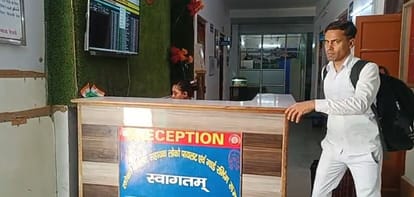 लोको पायलट को कराया जा रहा योग