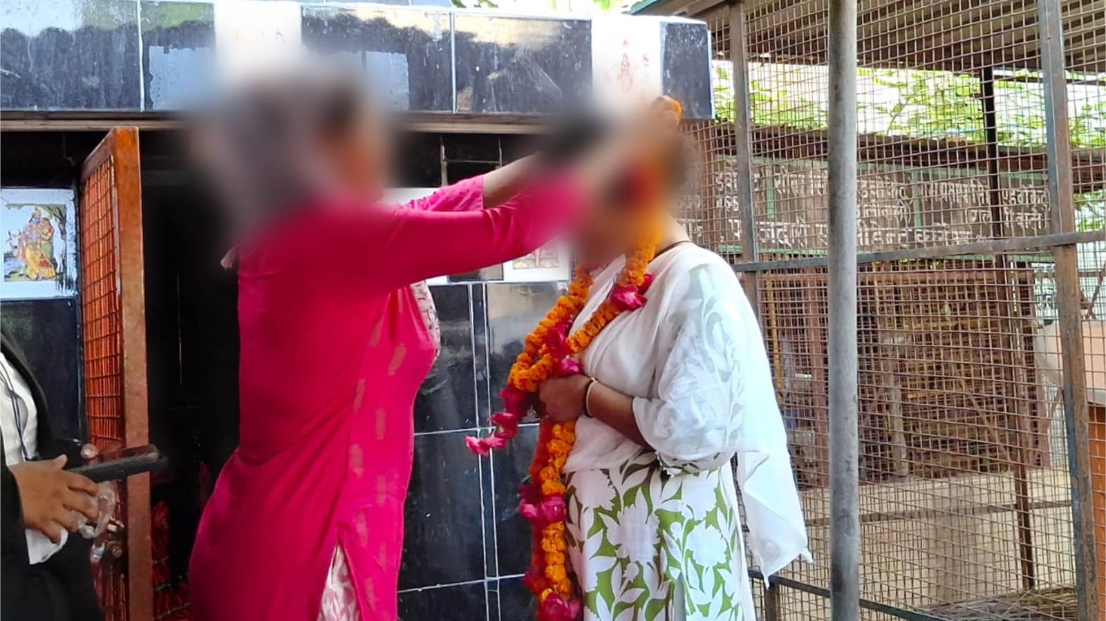 In Badaun two women got married to each other when their men cheated them