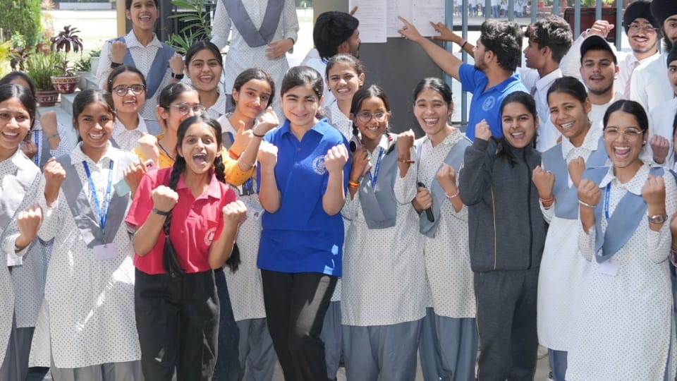 CBSE Board Results 2025 This time too girls outshone boys in Dehradun region this was passing percentage