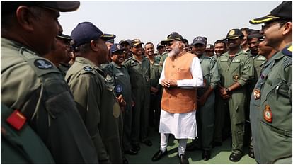 Operation Sindoor: Prime Minister Modi reached Adampur Airbase, met the soldiers
