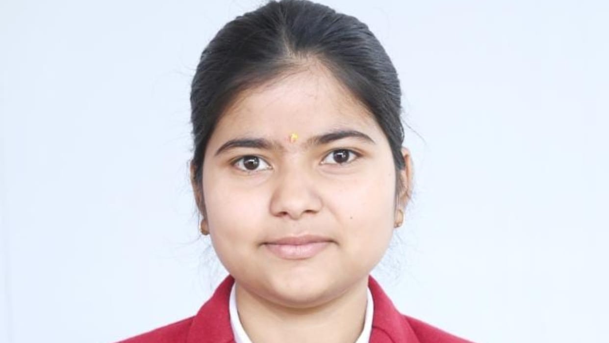 CBSE Result Priyanshi Mishra topper of 12th class in Pilibhit