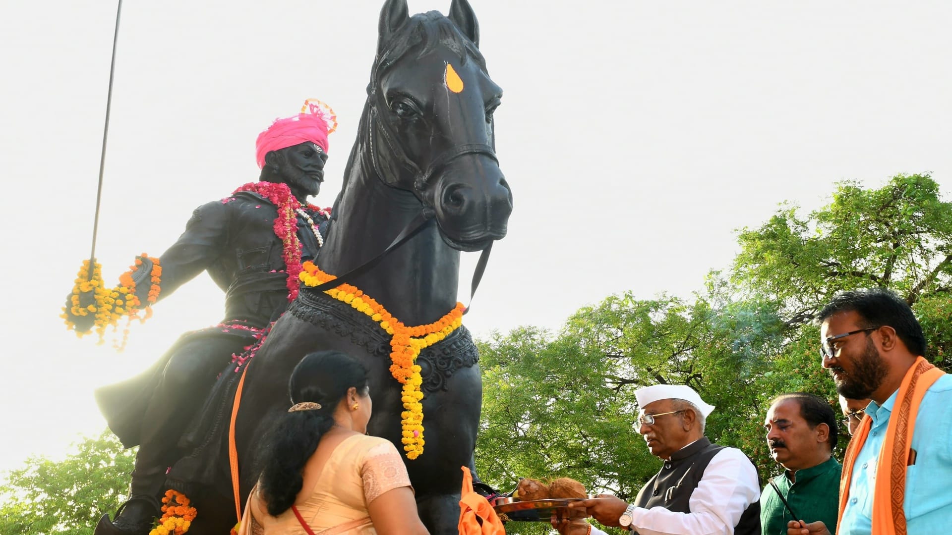Rajasthan News: Chhatrapati Sambhaji Maharaj’s Statue Reaches Raj Bhavan, Governor Welcomes with Garland