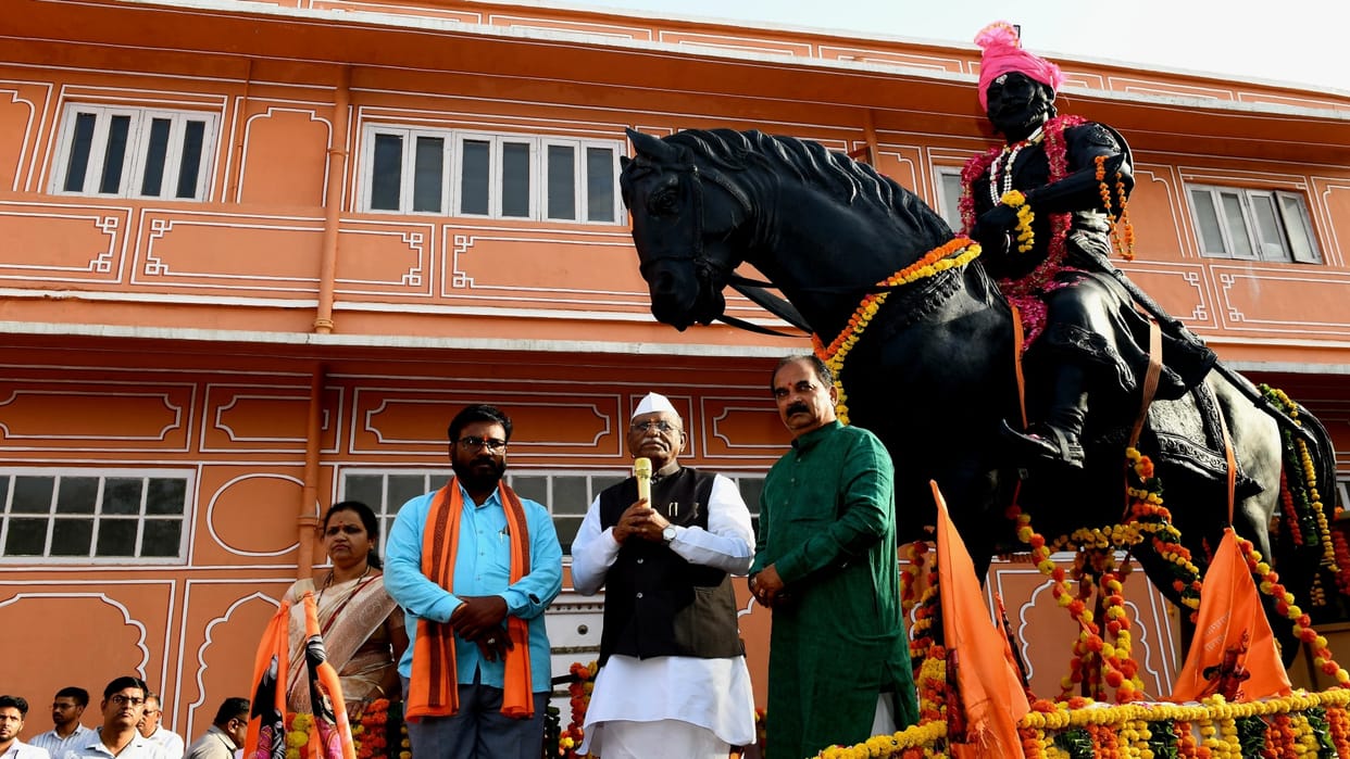 Rajasthan News: Chhatrapati Sambhaji Maharaj’s Statue Reaches Raj Bhavan, Governor Welcomes with Garland