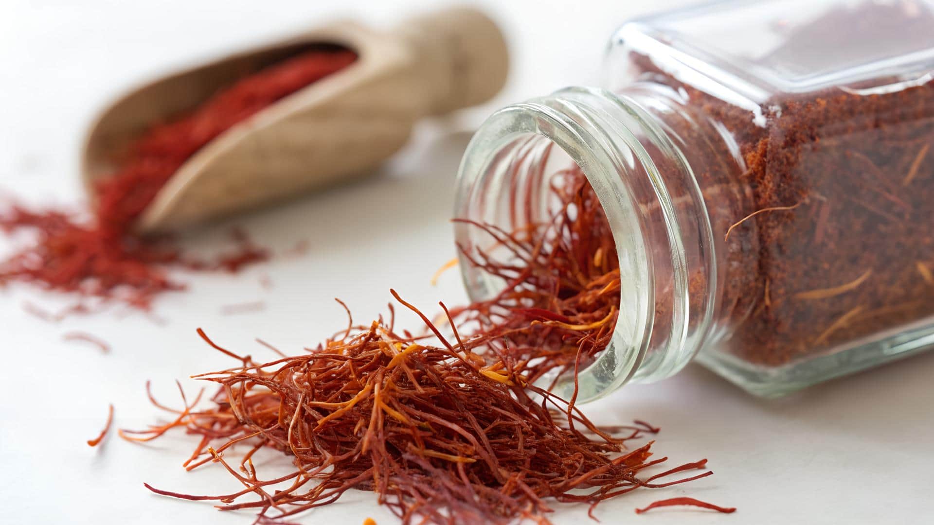 Saffron Most Expensive Spice in World Price will leave you stunned kesar itna mehnga kyu hai jaane karan