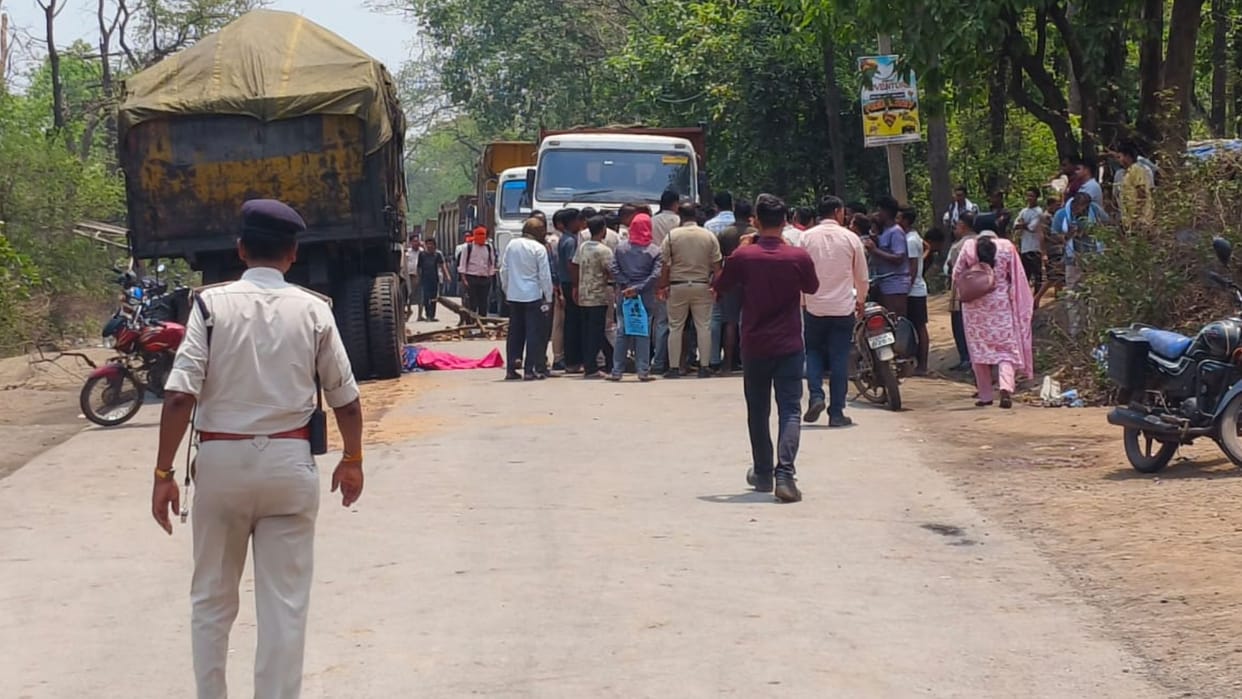 Wife dies and husband critical after being hit by a high-speed trailer in Raigarh