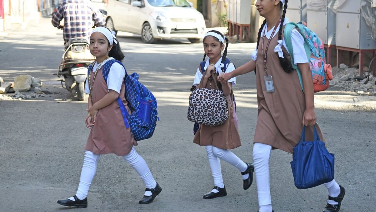 Decision regarding school holidays: Holidays for classes up to 8th in Bijnor, schools open today in Meerut