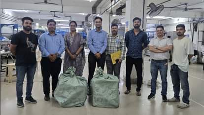 टीम ने सामान किया जब्त