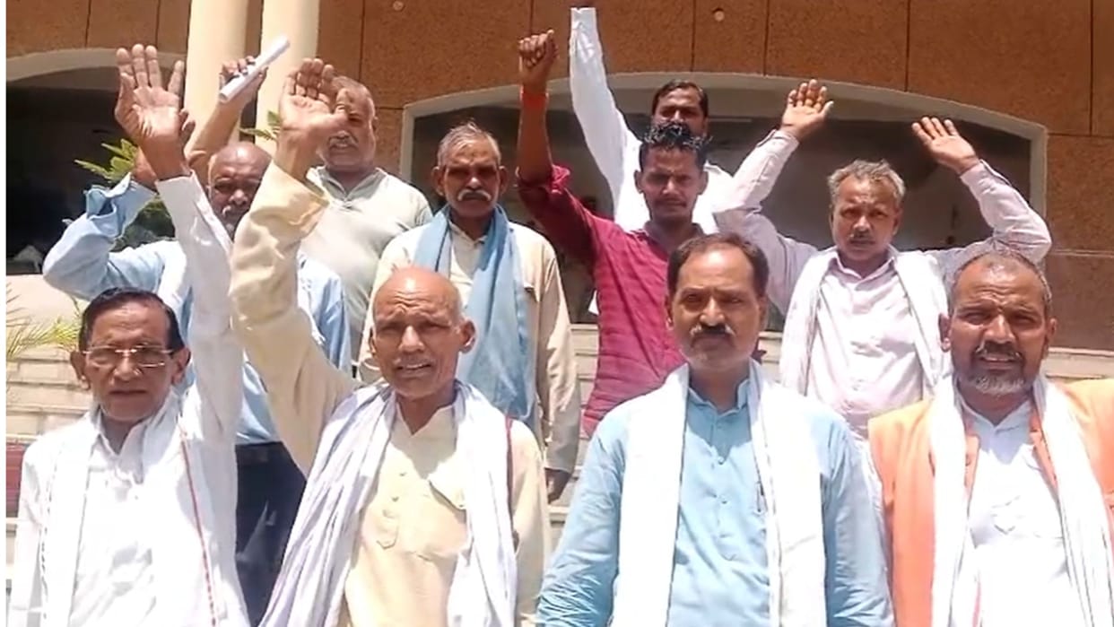 Bharatiya Kisan Sangh protests accuses of forcefully installing towers on agricultural land