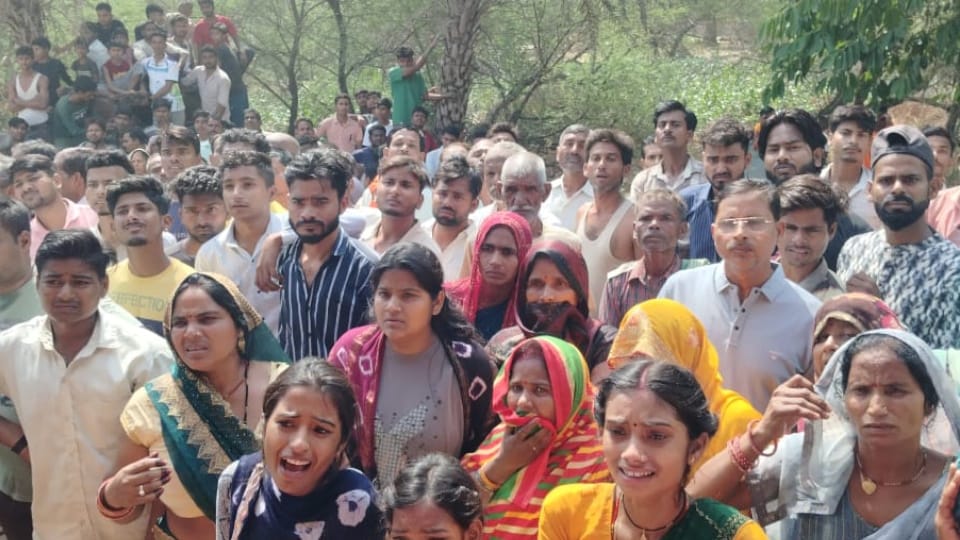 Man killed his wife and two daughters on suspicion of illicit relationship and then suicide In Unnao