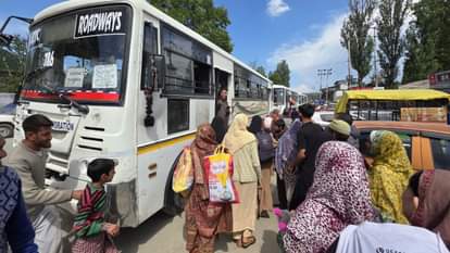 युद्धविराम के बाद घर लौट रहे उड़ी के लोग