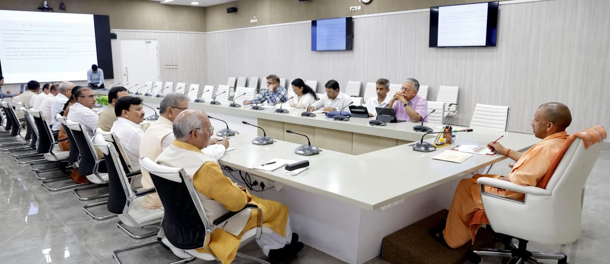 UP: CM Yogi held a review meeting, said- take all precautionary steps to deal with bird flu