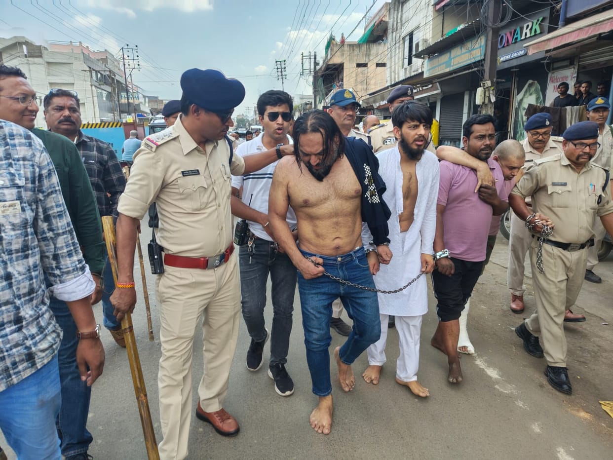 Gangster Zuber Maulana, who was absconding after cutting his beard-hair, was arrested along with 3 henchmen