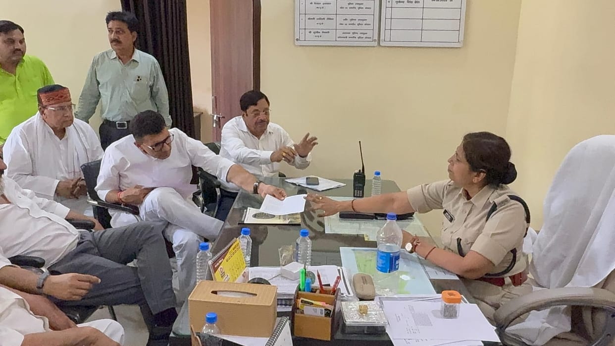 Bhopal: Jeetu Patwari reached the police station to file an FIR against minister Vijay Shah, wrote a letter to