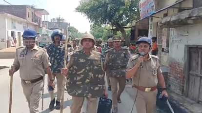 भुुुुड़ासी गांव में गश्त करती पुलिस