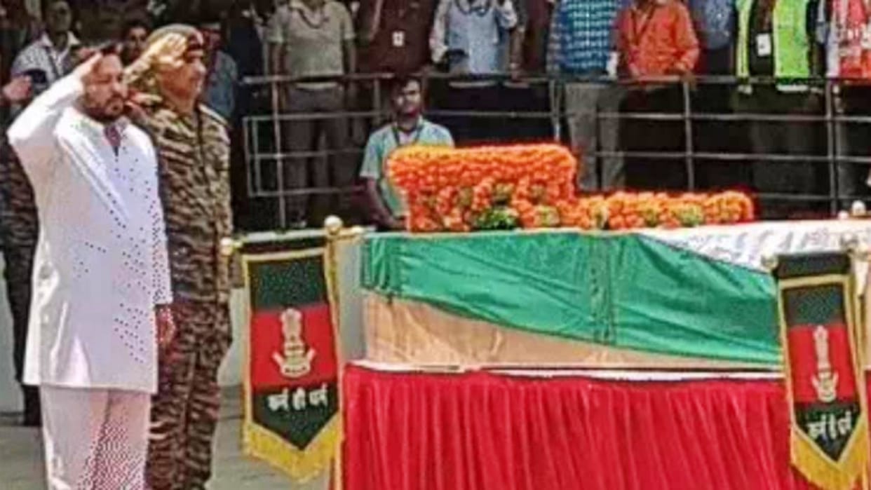 Bihar News: Last farewell to martyr Rambabu, Siwan echoed with Bharat Mata Ki Jai; Tejashwi also paid tribute
