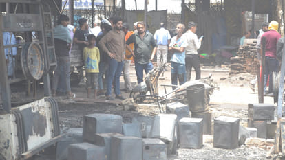 Kanpur: The fire continued to rage on the second day, skeleton found under the rubble