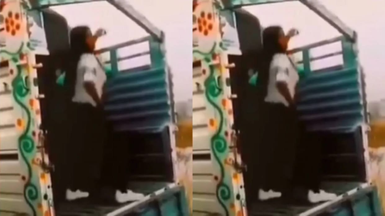 Didi flew away like a bird in the morning girl fell down while dancing on stage Video goes viral on Internet