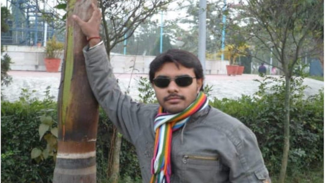 In Gorakhpur, A debt ridden businessman commits suicide by hanging himself