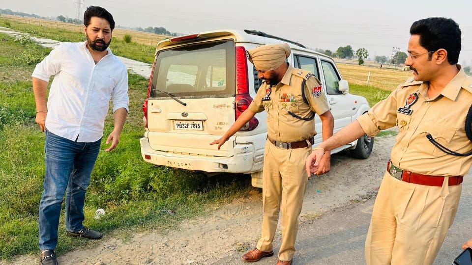 घटना स्थल पर मौजूद पुलिस।