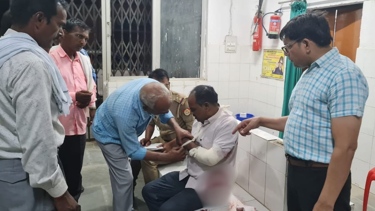 Firing on stage during Jaimala groom cousin injured in Azamgarh
