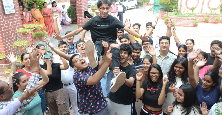 Kanpur CBSE Results high school result was 3.10% less and intermediate result was 7.36% higher
