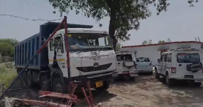 Hamirpur Road Accident High speed dumper ran over bike riders three died were not wearing helmets