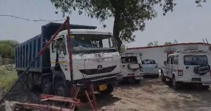 Hamirpur Road Accident: तेज रफ्तार डंपर ने बाइक सवारों को रौंदा, तीन की मौत…नहीं पहने थे हेलमेट, जांच शुरू Hamirpur Road Accident High speed dumper ran over bike riders three died were not wearing helmets