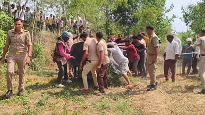 Leopards went out of control in Moradabad district, farmer injured in the attack...caged after five hours