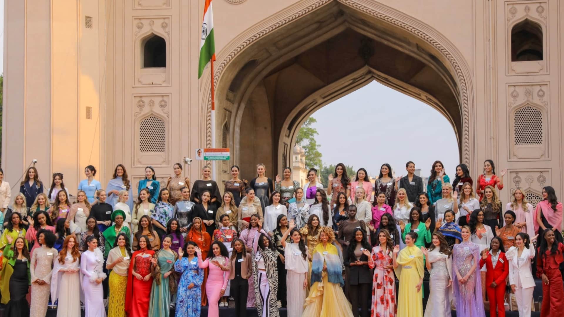 Miss World 2025 109 contestants of beauty pageant visit Charminar in Hyderabad, Visit Chudi Bazar