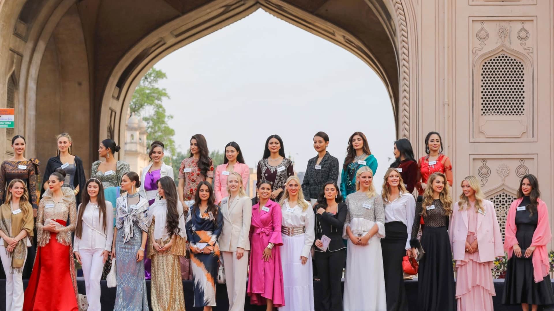 Miss World 2025 109 contestants of beauty pageant visit Charminar in Hyderabad, Visit Chudi Bazar