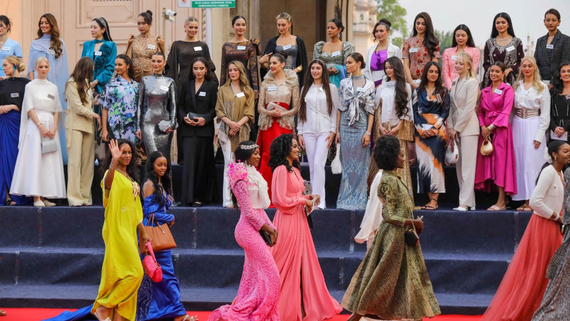 Miss World 2025 109 contestants of beauty pageant visit Charminar in Hyderabad, Visit Chudi Bazar
