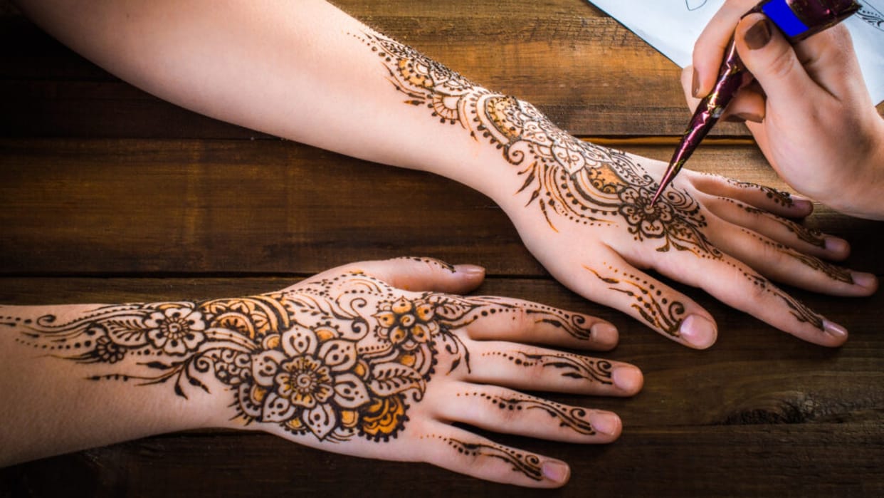 Vat Savitri Vrat Mehndi Design 2025 image in Hd front and back hand mehndi design