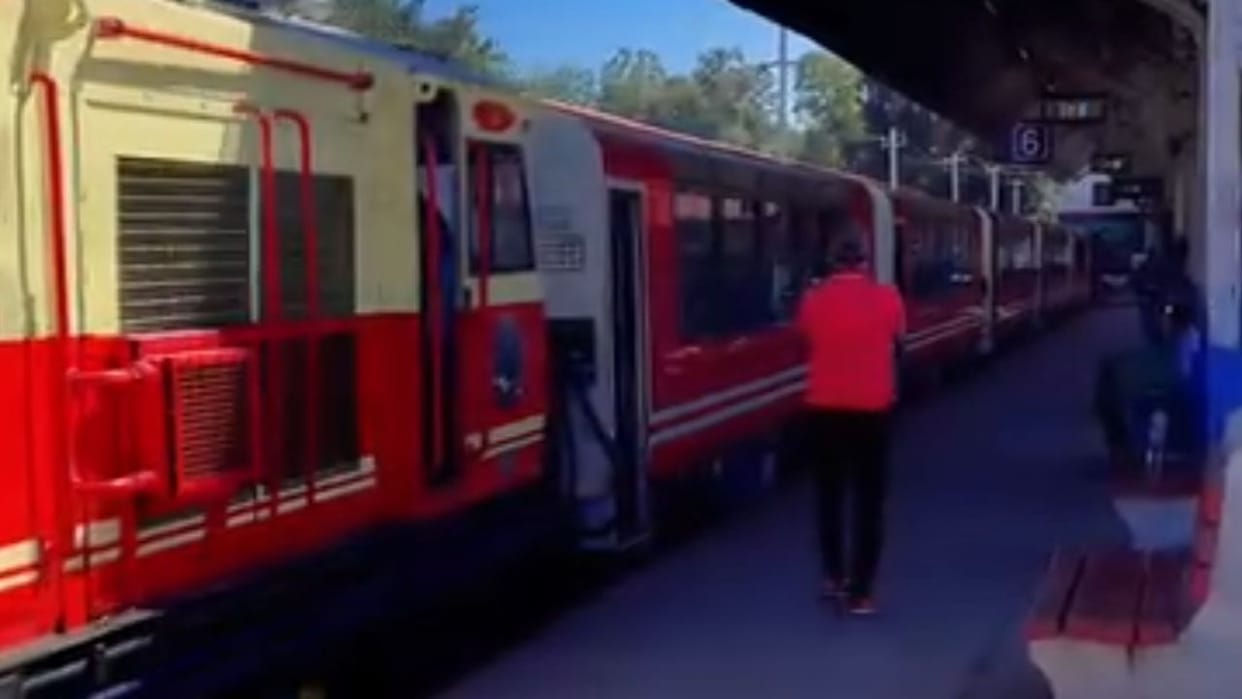 Himachal Panoramic Vistadome coaches will soon run with Parel engines fares will also be higher