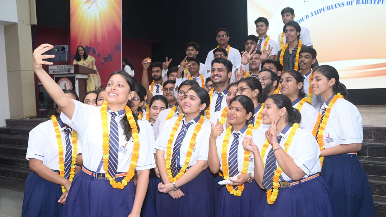 CBSE Board Result 2025 top-10 of region in 12th four brilliant students from Kashi 78.17% students passed
